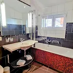 Amber Ski-in/out & 3*