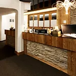 Amber Ski-in/out & 3* Saas Fee