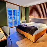 Amber Ski-in/out & 3*