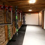 Amber Ski-in/out & 3*