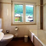 Amber Ski-in/out & 3* Saas Fee