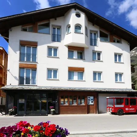 Amber Ski-in/out & 3* Saas Fee