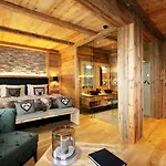 Amber Ski-in/out & Hotel 3*