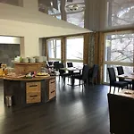 Amber Ski-in/out & 3*