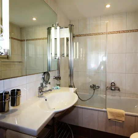 Amber Ski-in/out & 3* Saas Fee