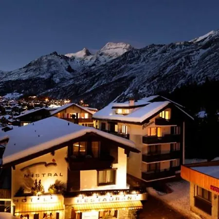 Amber Ski-in/out & فندق Saas Fee