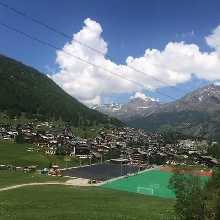 Amber Ski-in/out & فندق Saas Fee