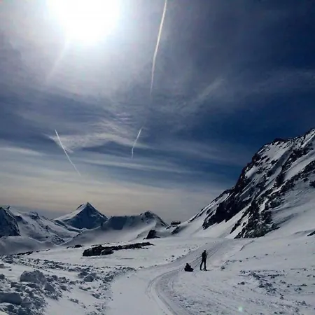 Amber Ski-in/out & 3* Saas Fee